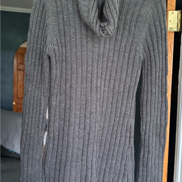 Ladies 3/4 length button down sweater. - Picture 2 of 2